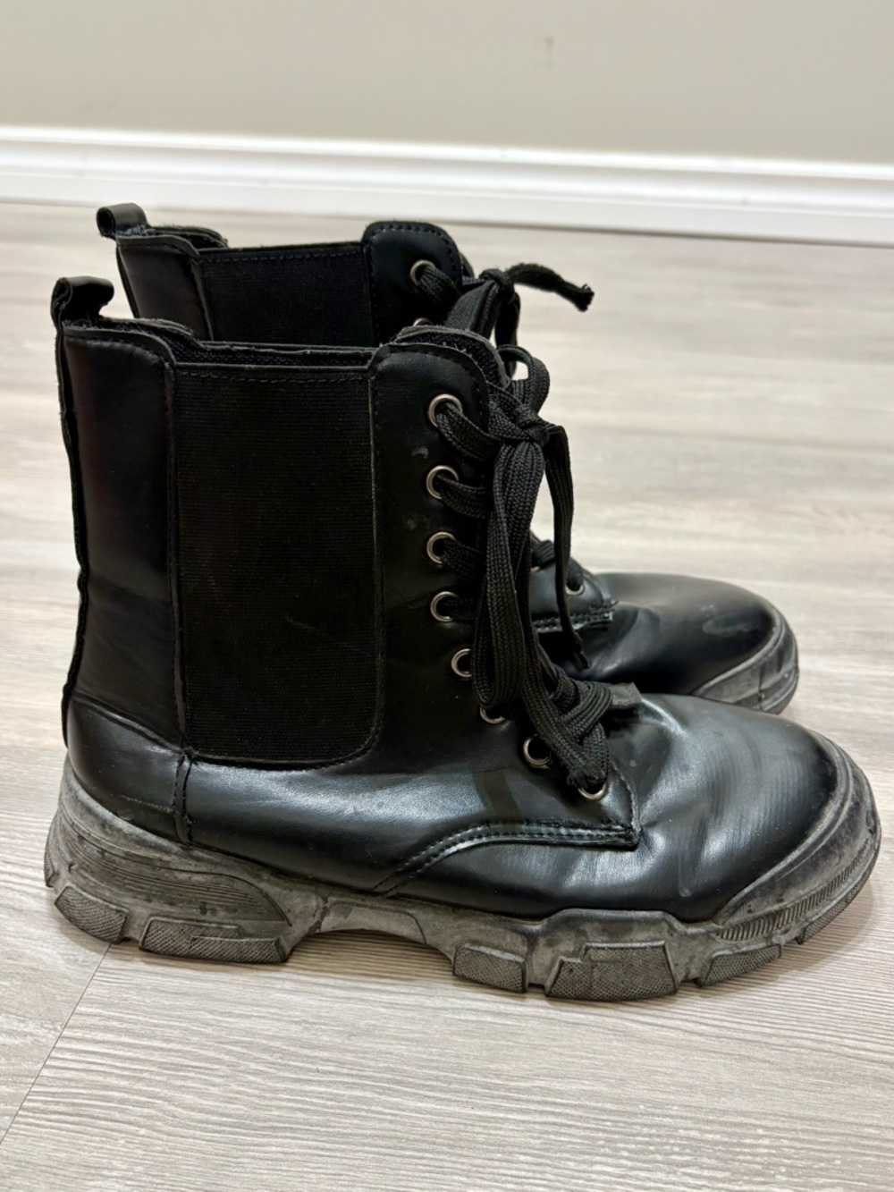 Vegan Leather Chelsea Combat Boots Chunky Lug Sole Black Women’s Size 5 - Picture 3 of 10